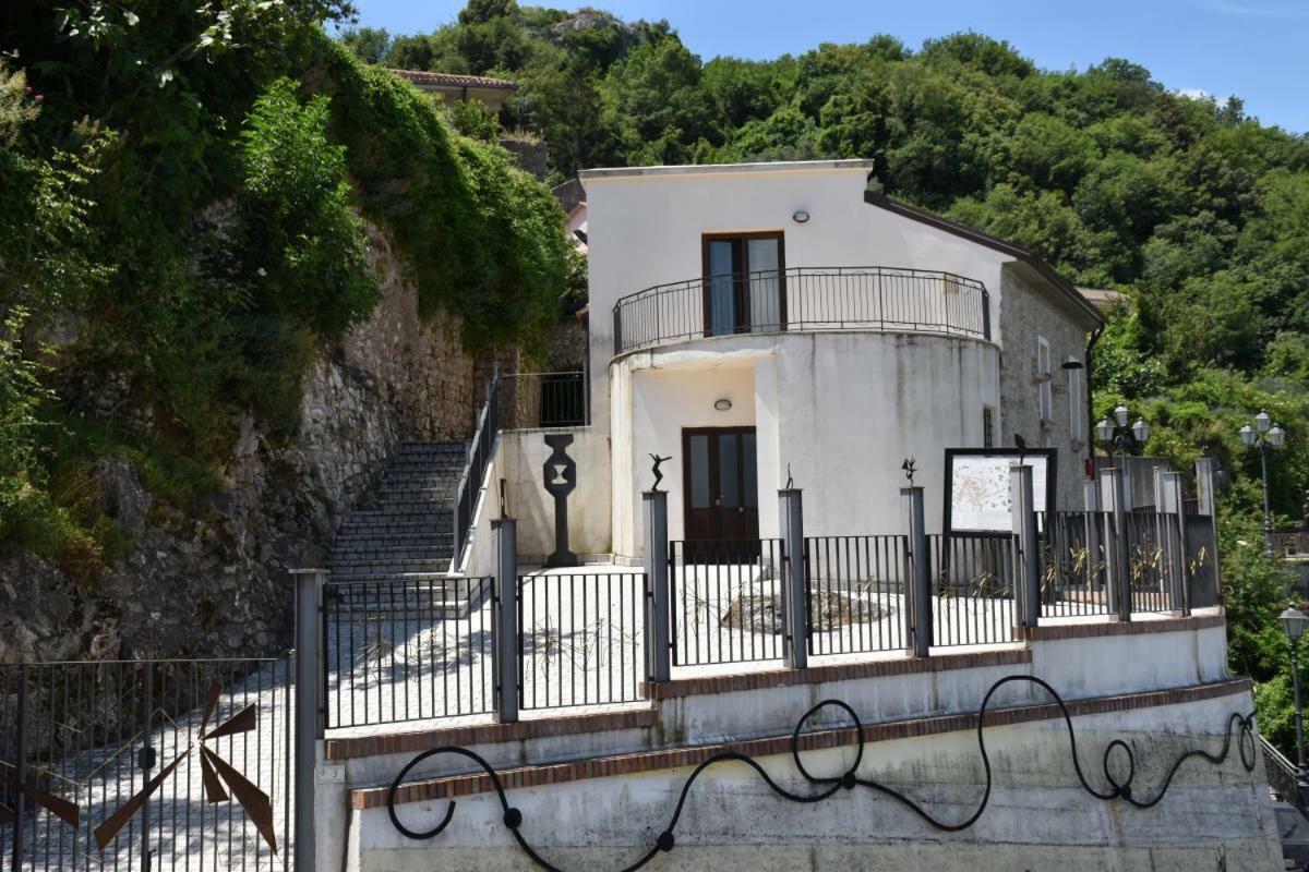 Ostello Della Gioventu Massimo Troisi Oliveto Citra Luaran gambar